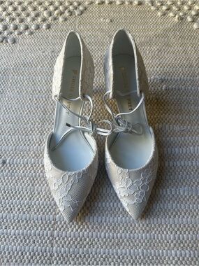Shoes of Prey White Lace Wedding 2 Inch Heels Size 7